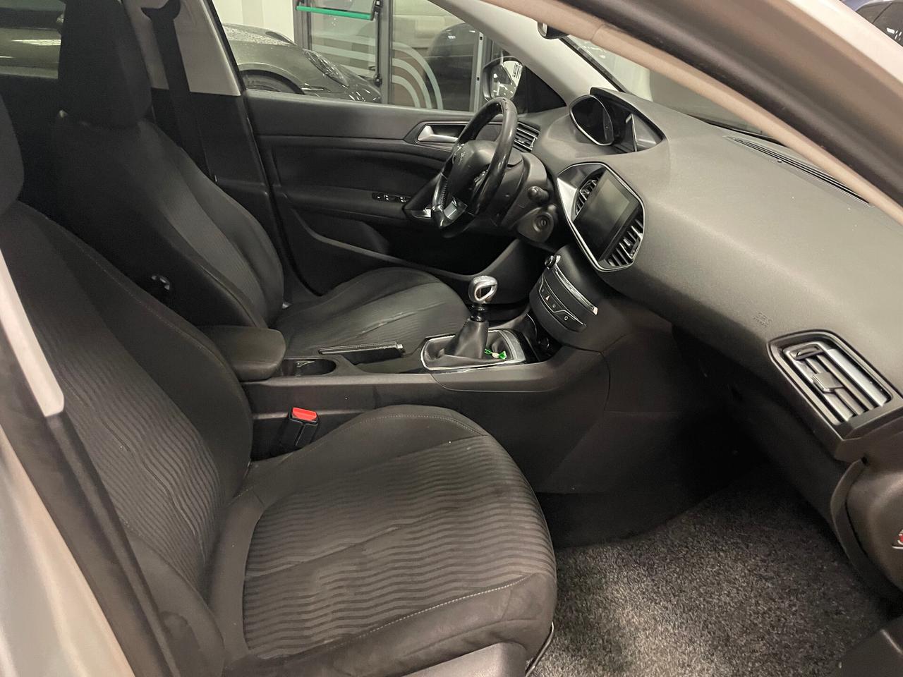 Peugeot 308 BlueHDi 120 S&S EAT6 SW Allure