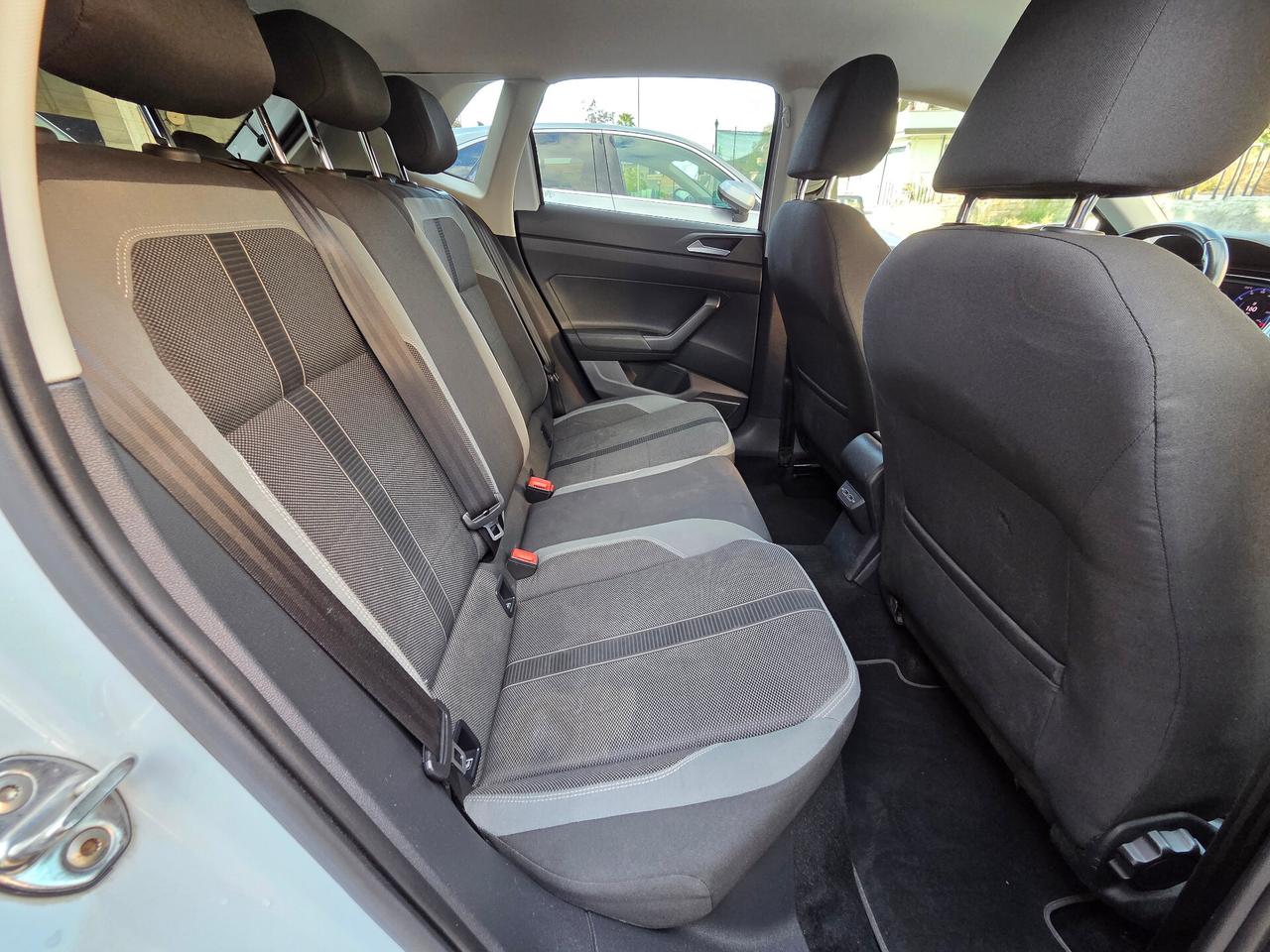Polo 1.6 TDI 95 CV DSG 5p. R-LINE