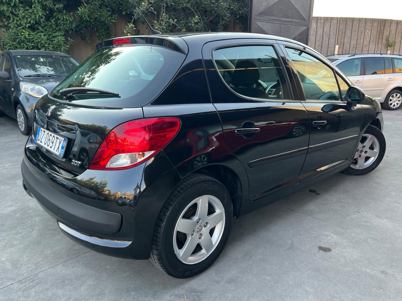 Peugeot 207 1.4 8V 75CV 5p. GPL
