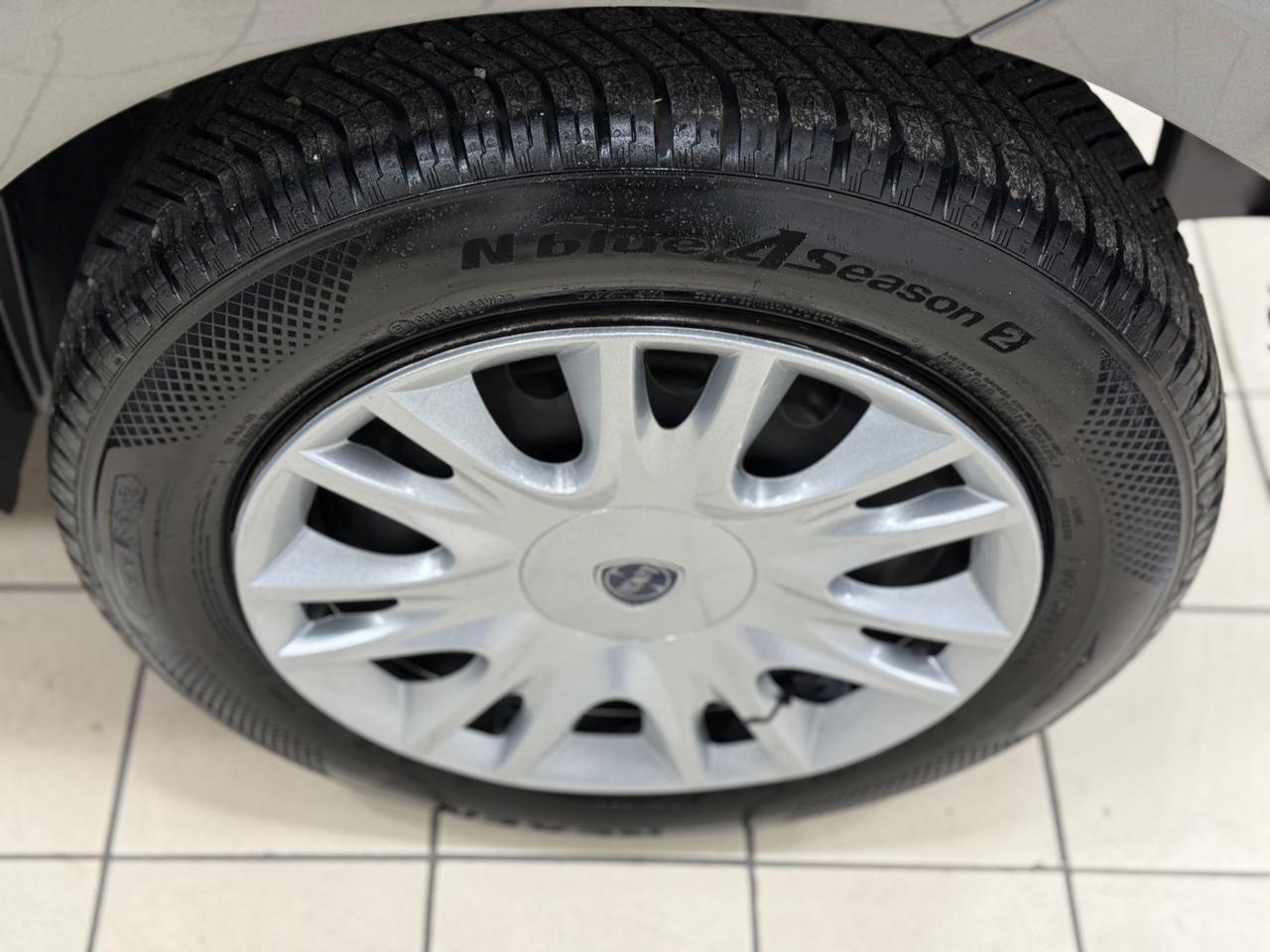 Lancia Ypsilon ecochic gold 2014