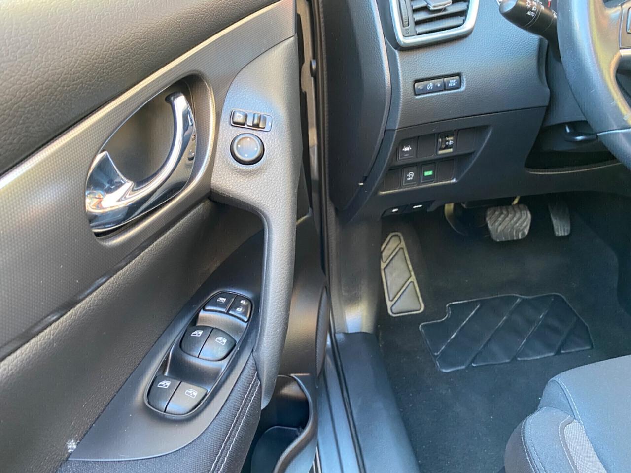 Nissan Qashqai 1.6 Automatica con tetto panoramico