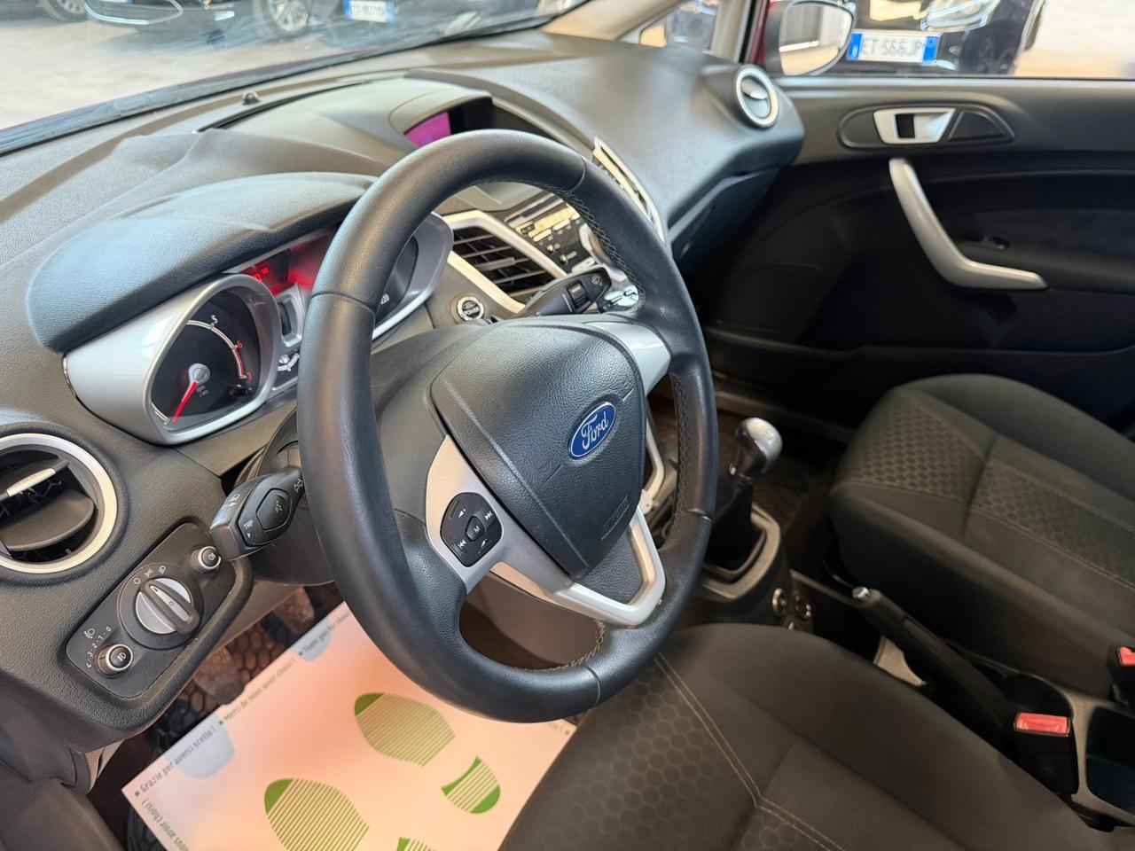 Ford Fiesta 1.4 16V 5p. Bz.- GPL Titanium Bs.
