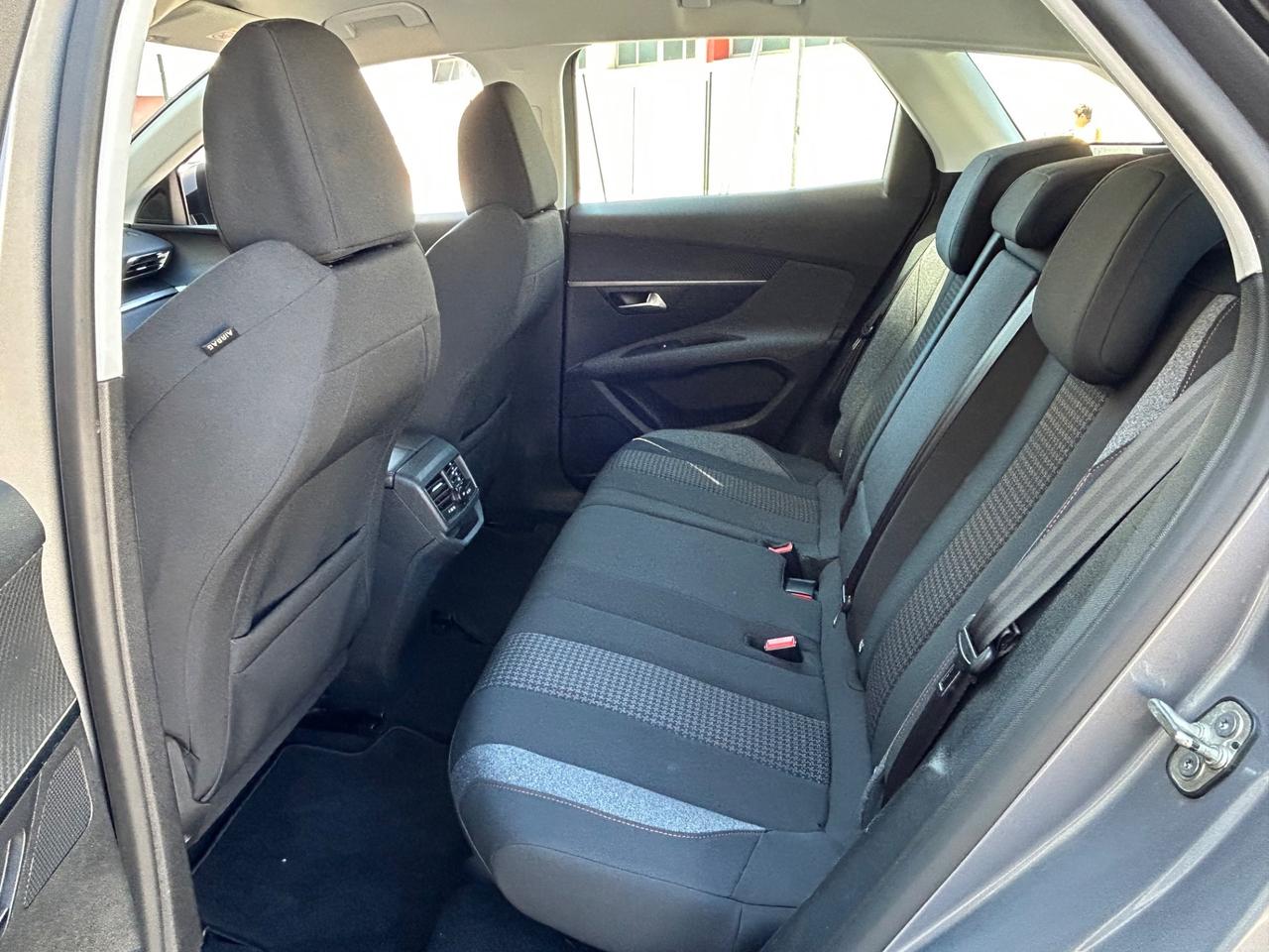 Peugeot 3008 BlueHDi 130 S&S Business