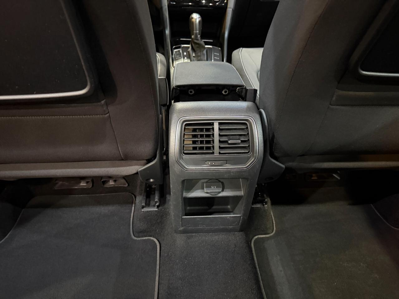 Volkswagen Golf Sportsvan 1.4 tsi R-LINE 125cv AUTO !