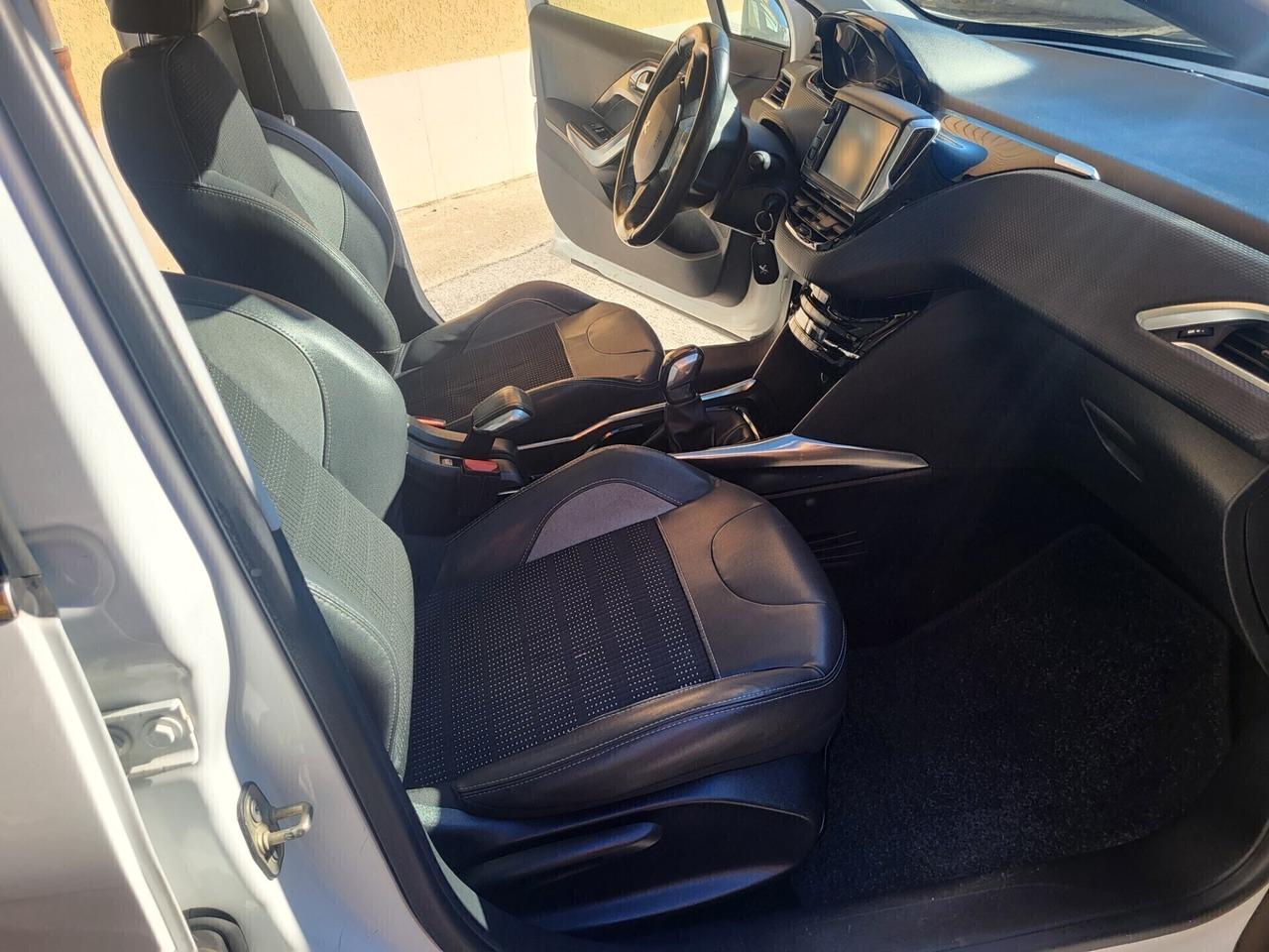 PEUGEOT 2008 1,6 HDI-TETTO PANOR-NAVI-3 REVISIONI