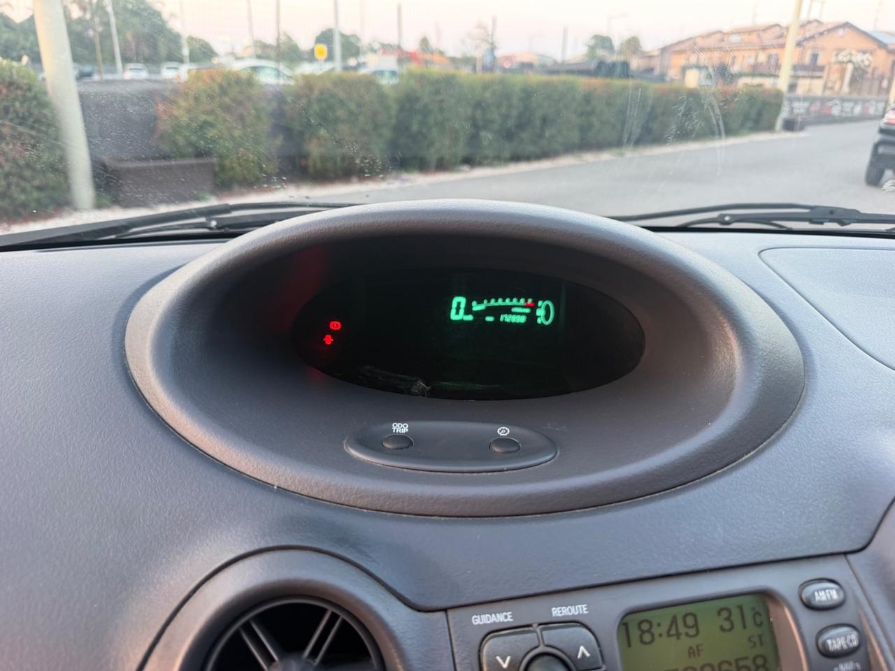 Toyota Yaris 1.0i 16V cat 5 porte Sol