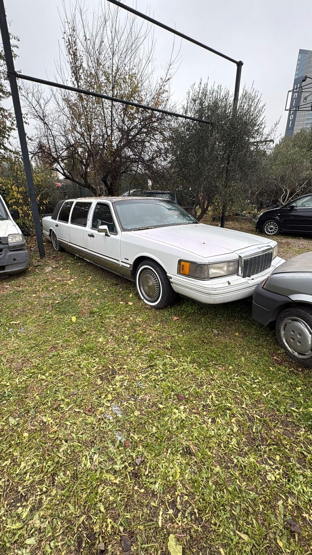 Lincoln TOWN CAR LIMOUSINE