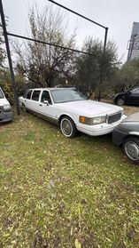 Lincoln TOWN CAR LIMOUSINE