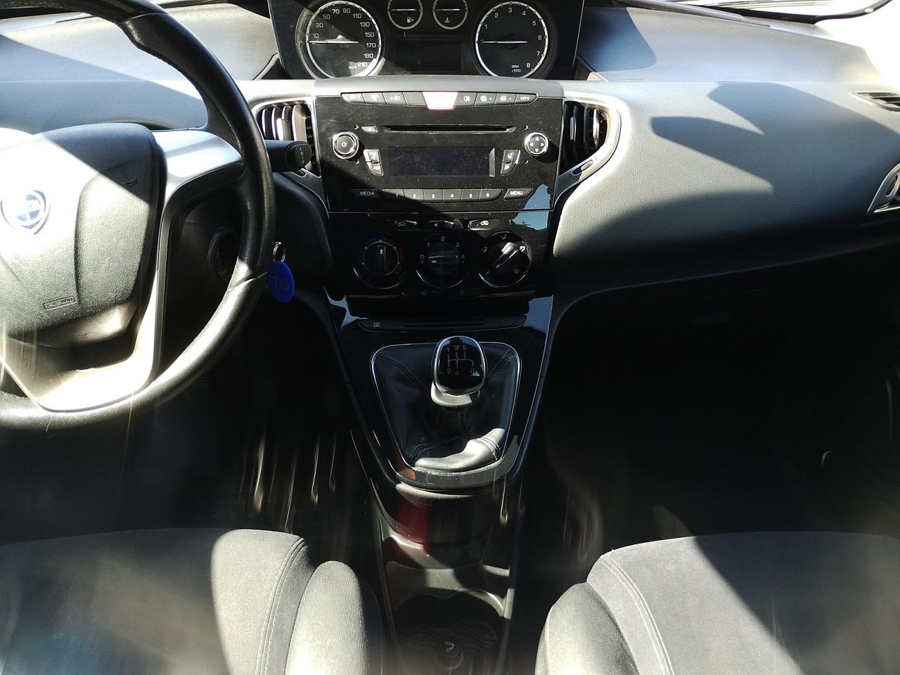 Lancia Ypsilon 5 Porte Ypsilon 1.2 8v Silver s&s 69cv E6