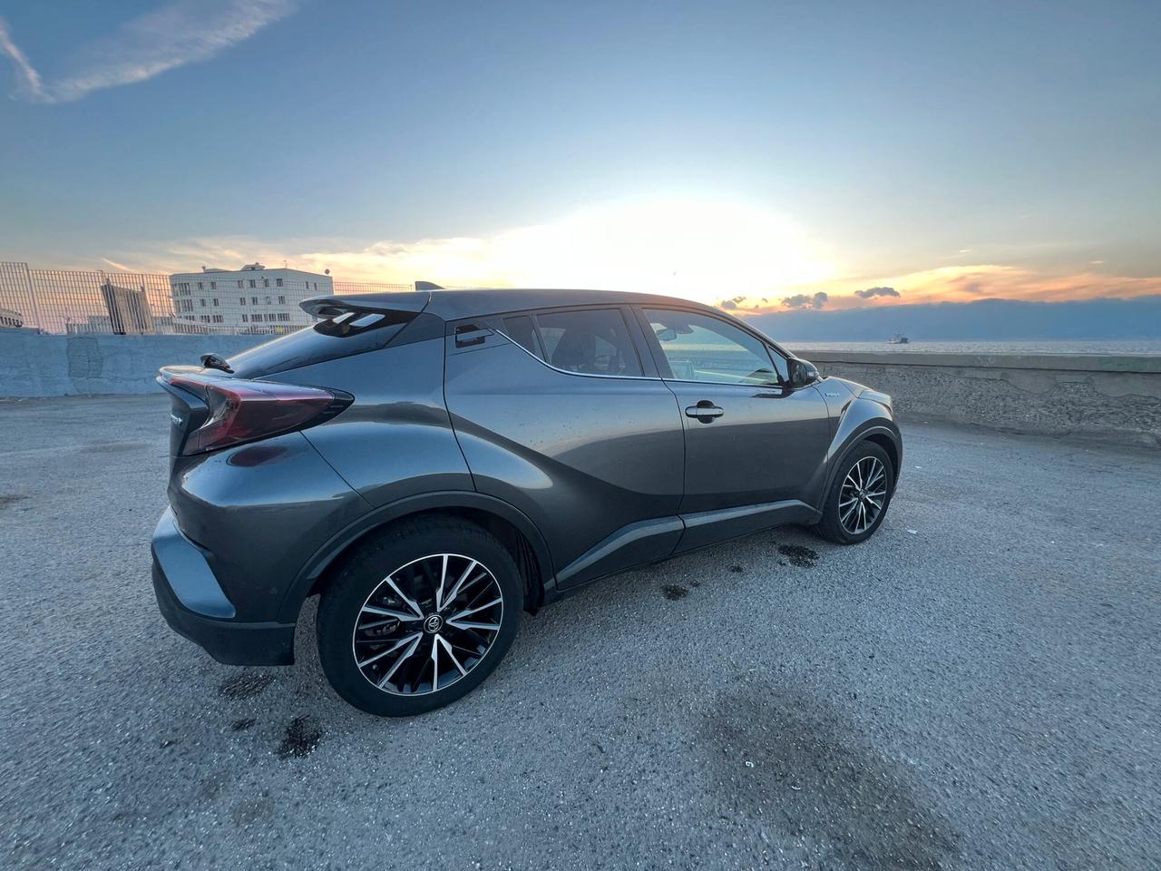 Toyota C-HR 1.8 Hybrid E-CVT Lounge