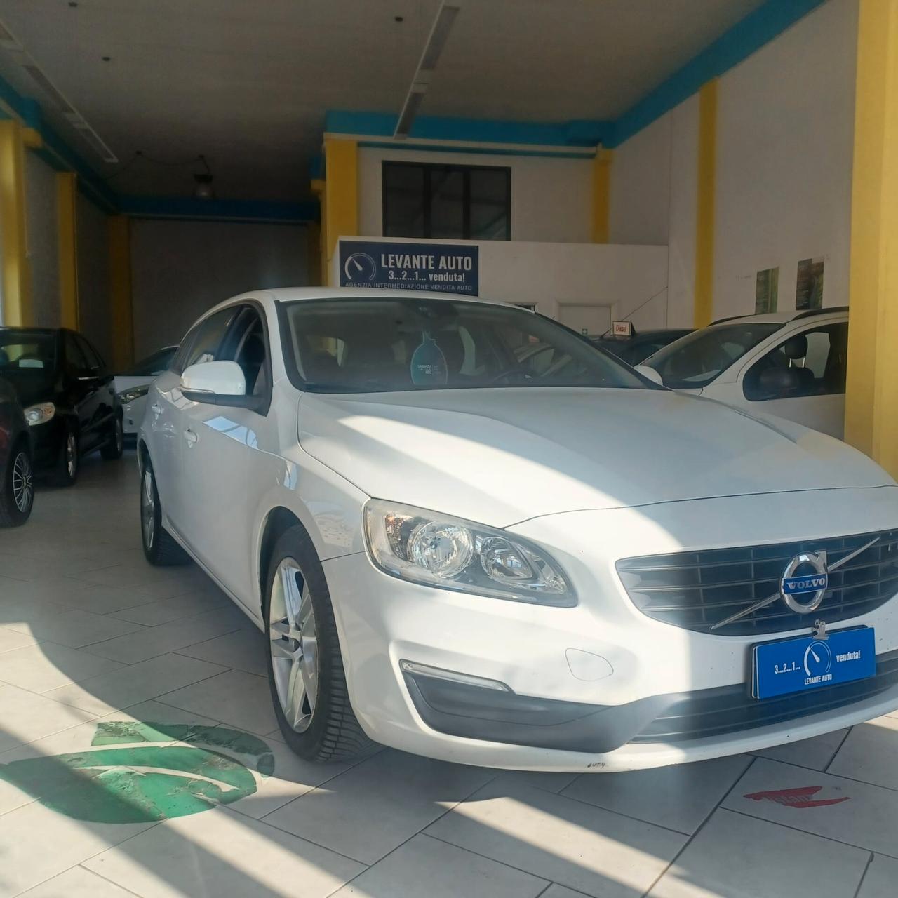 35.000KM MOTORE SOSTUITITO VOLVO V60 2.0 TDI AUTOM