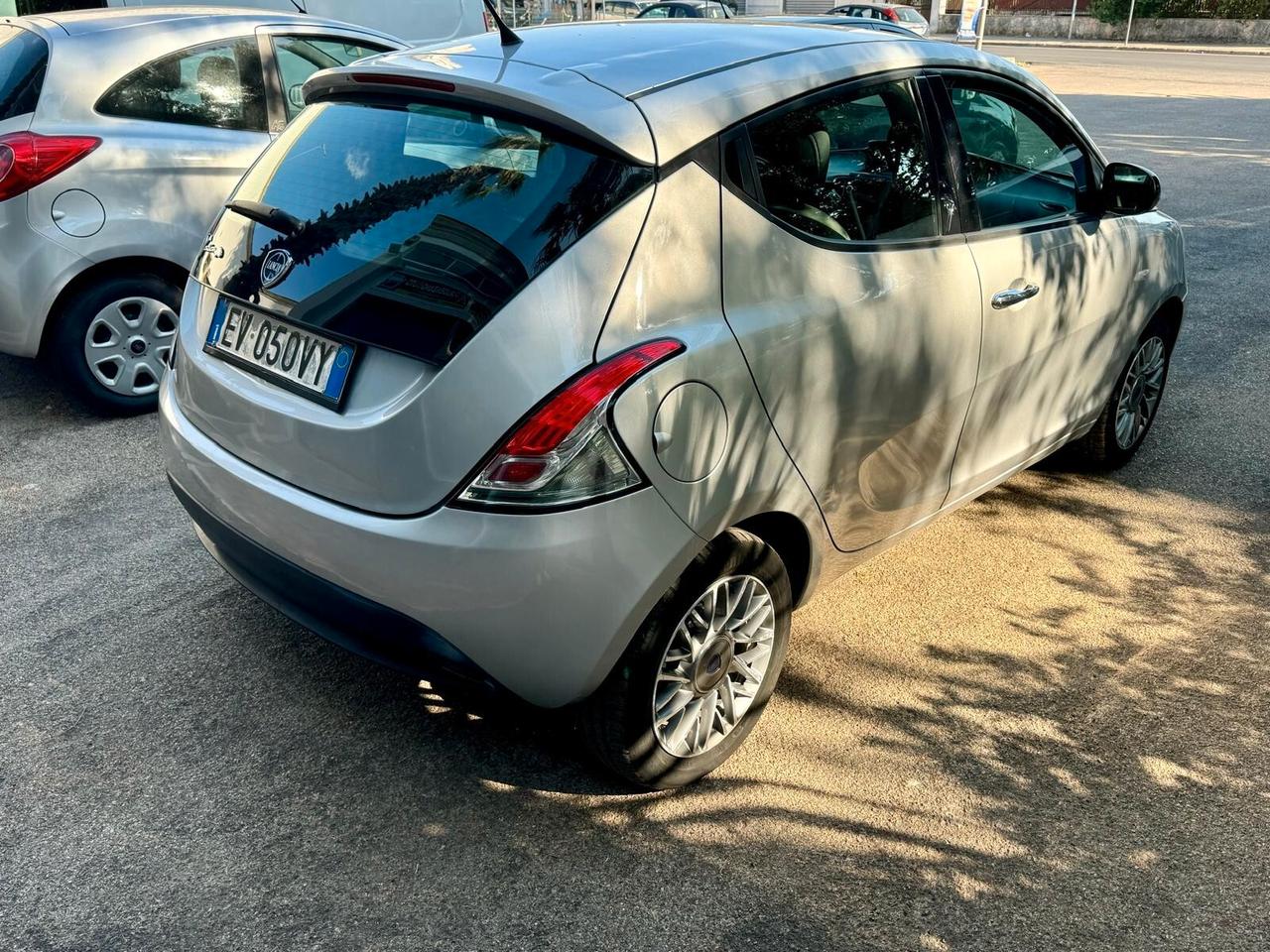 Lancia Ypsilon 1.2 69 CV 5 porte S&S Gold