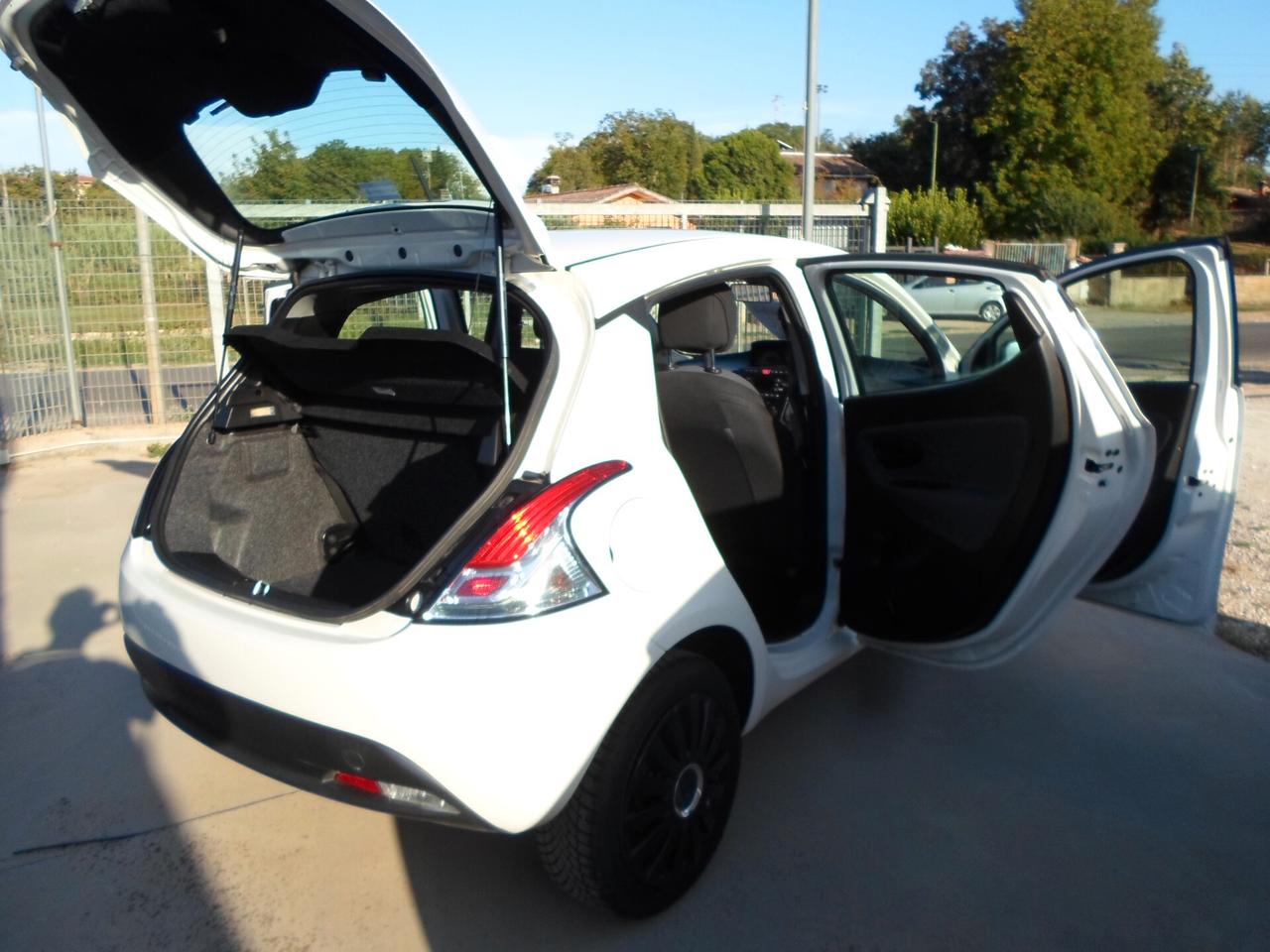 Lancia Ypsilon 1.0 FireFly 5 porte S&S Hybrid Ecochic Gold