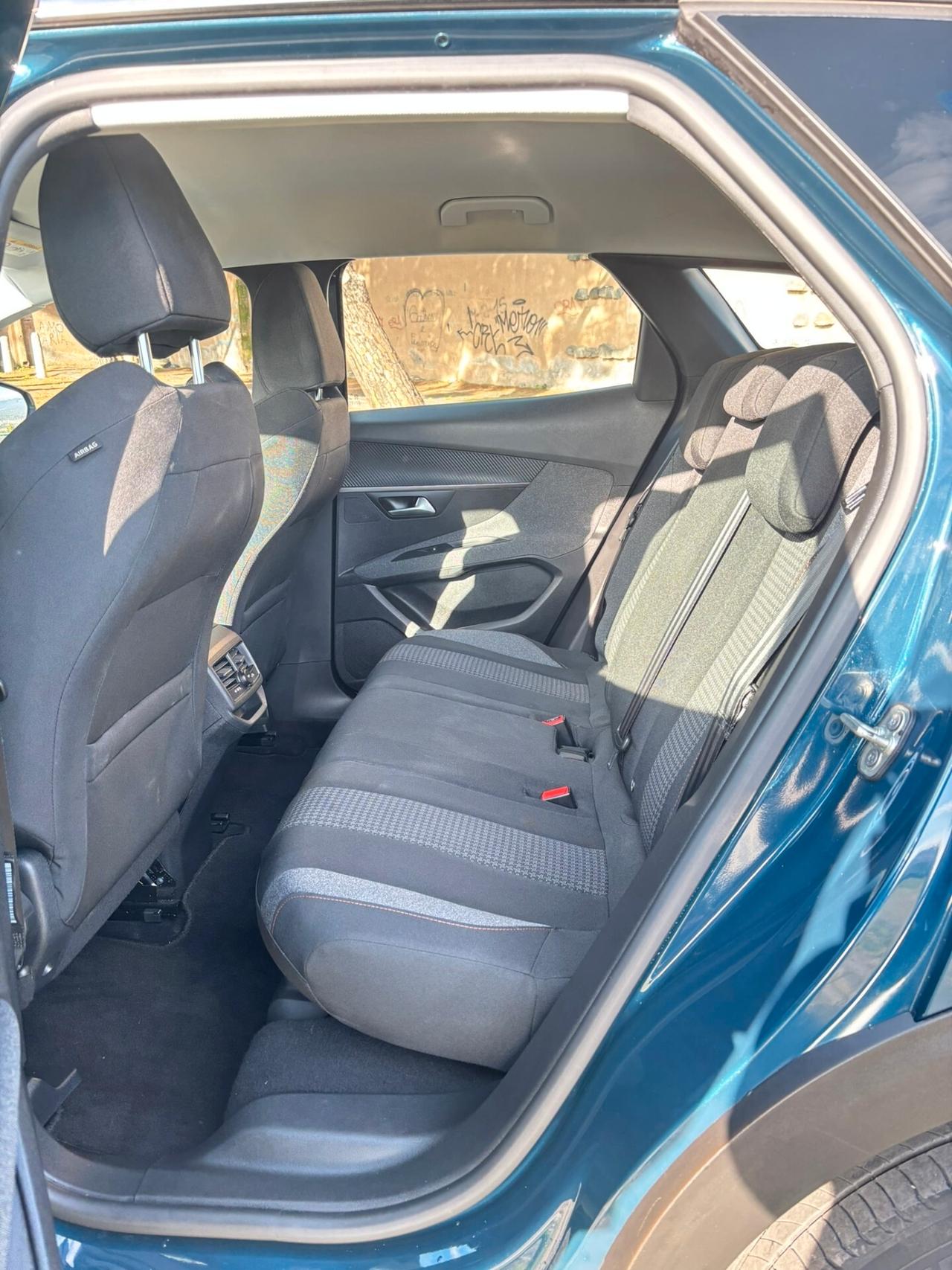 Peugeot 3008 BlueHDi 130 S&S EAT8 Active Pack