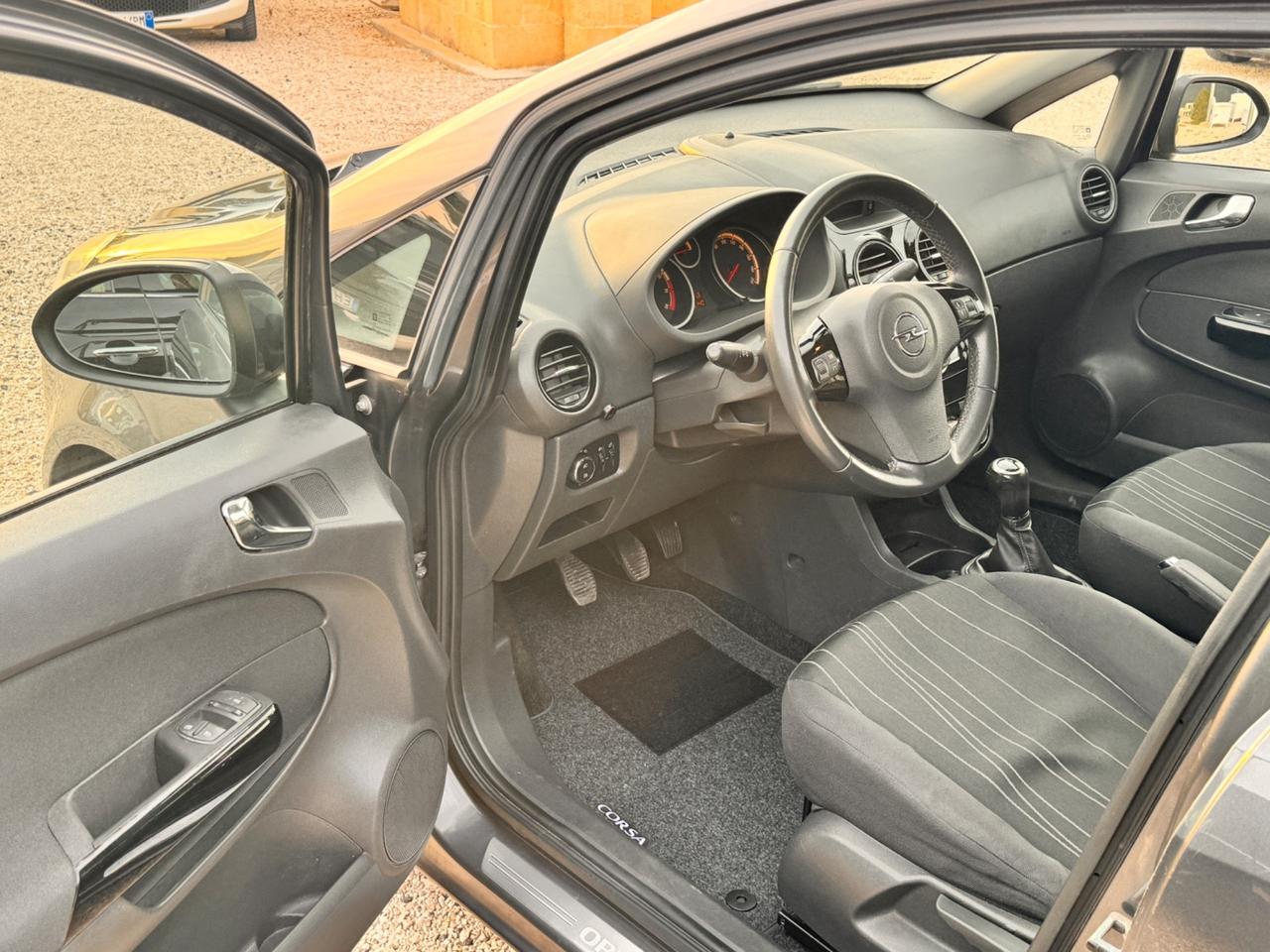 Opel Corsa 1.2 5 porte Cosmo