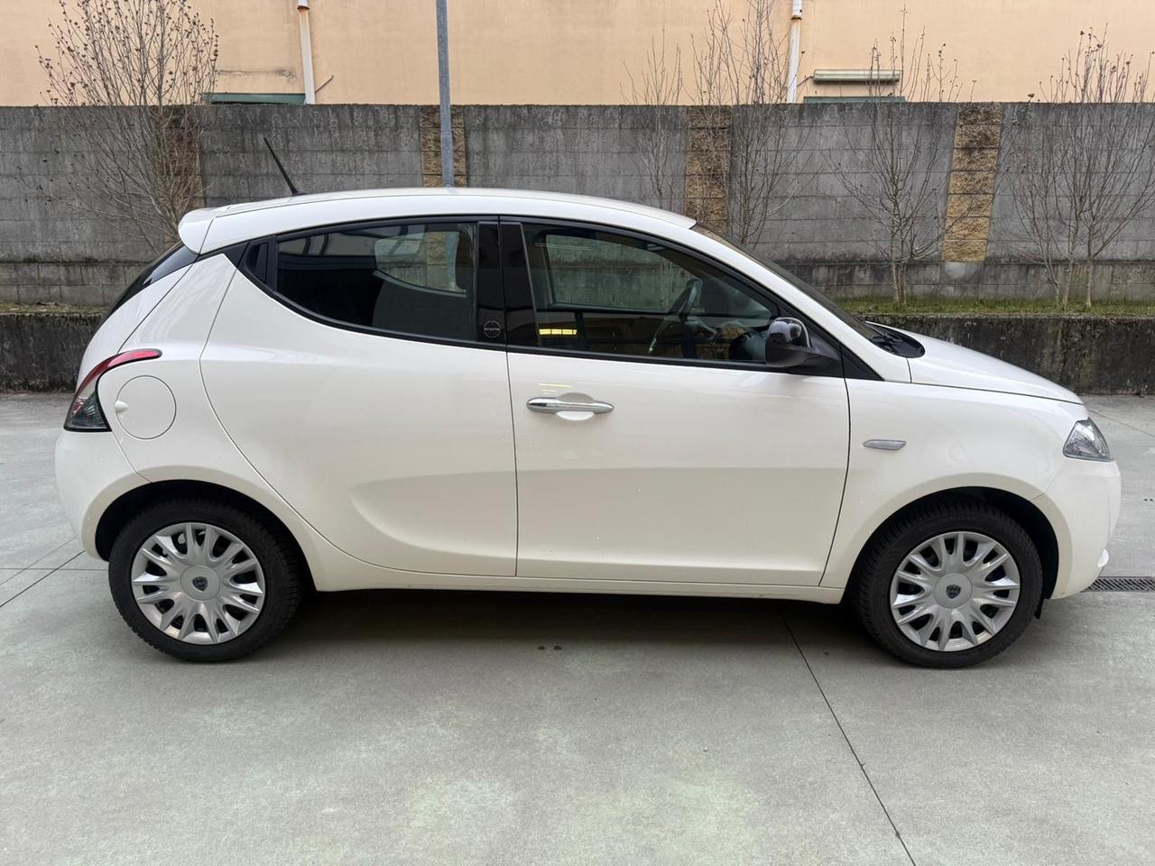 Lancia Ypsilon 1.0 FireFly 5 porte S&S Hybrid Ecochic Gold