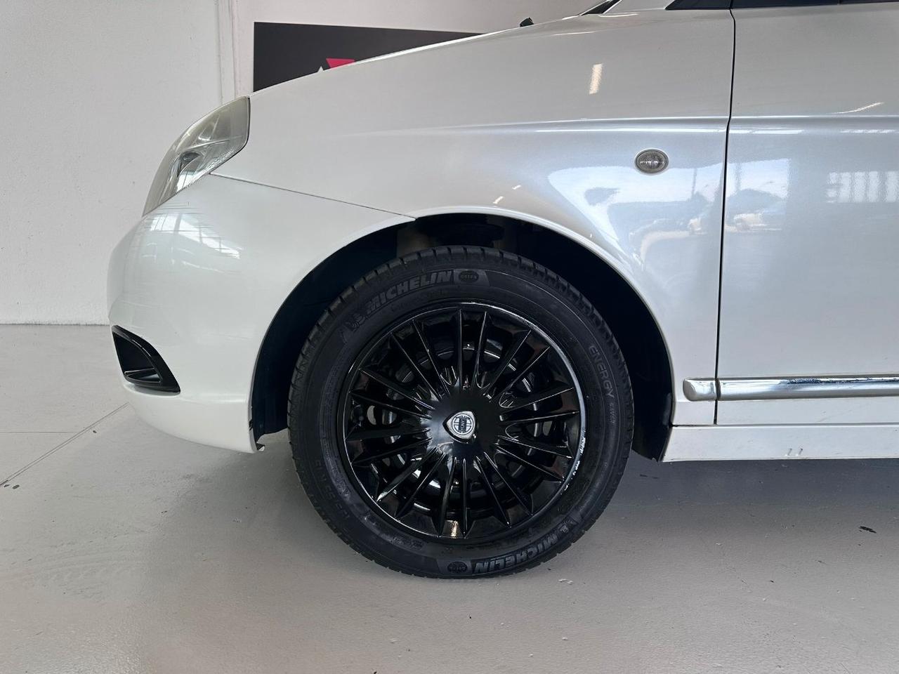 Lancia Ypsilon 3 Porte Ypsilon 1.2 8v Argento