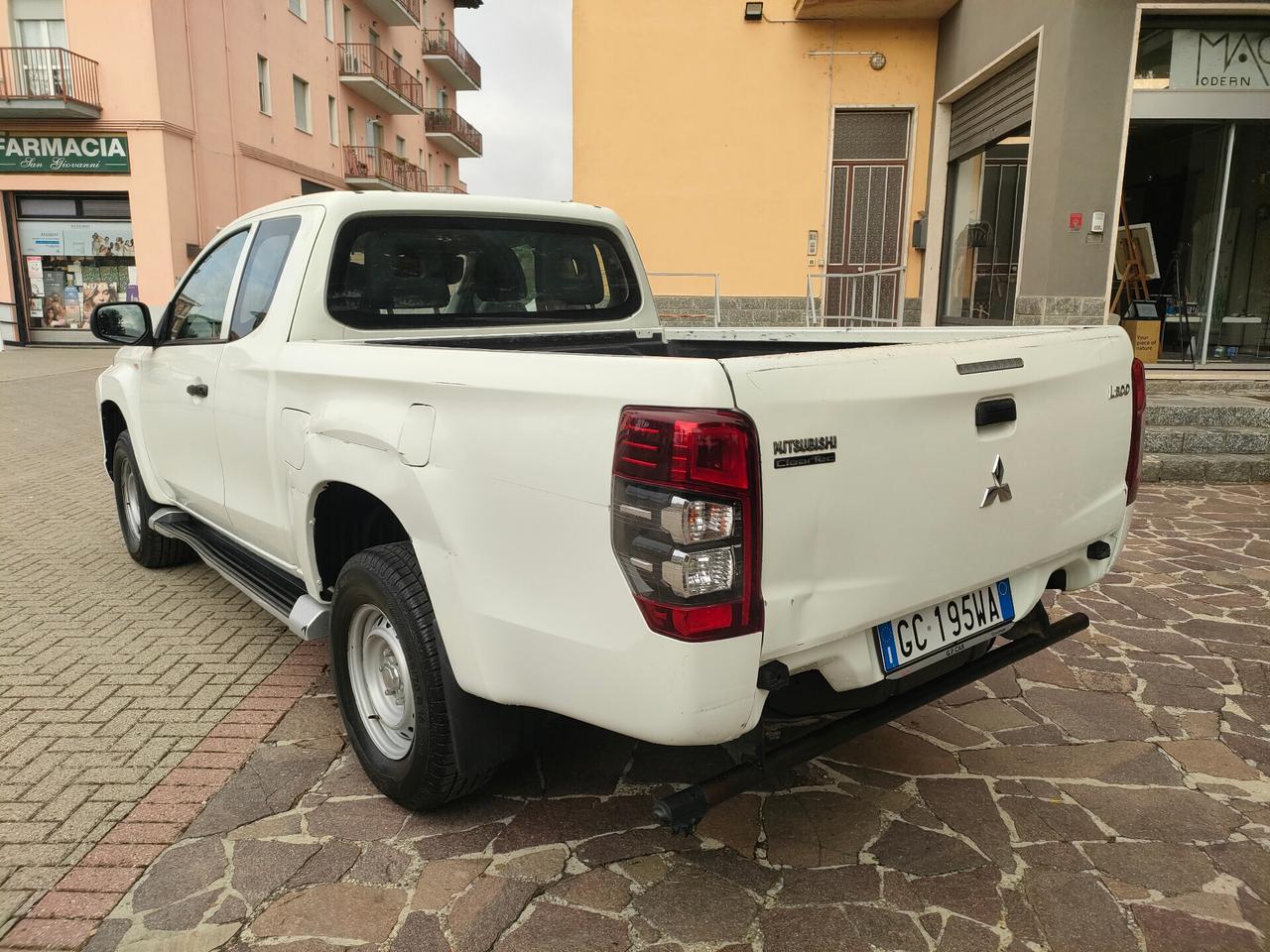 Mitsubishi L200 2.3 TD 4WD IVA ESCLUSA