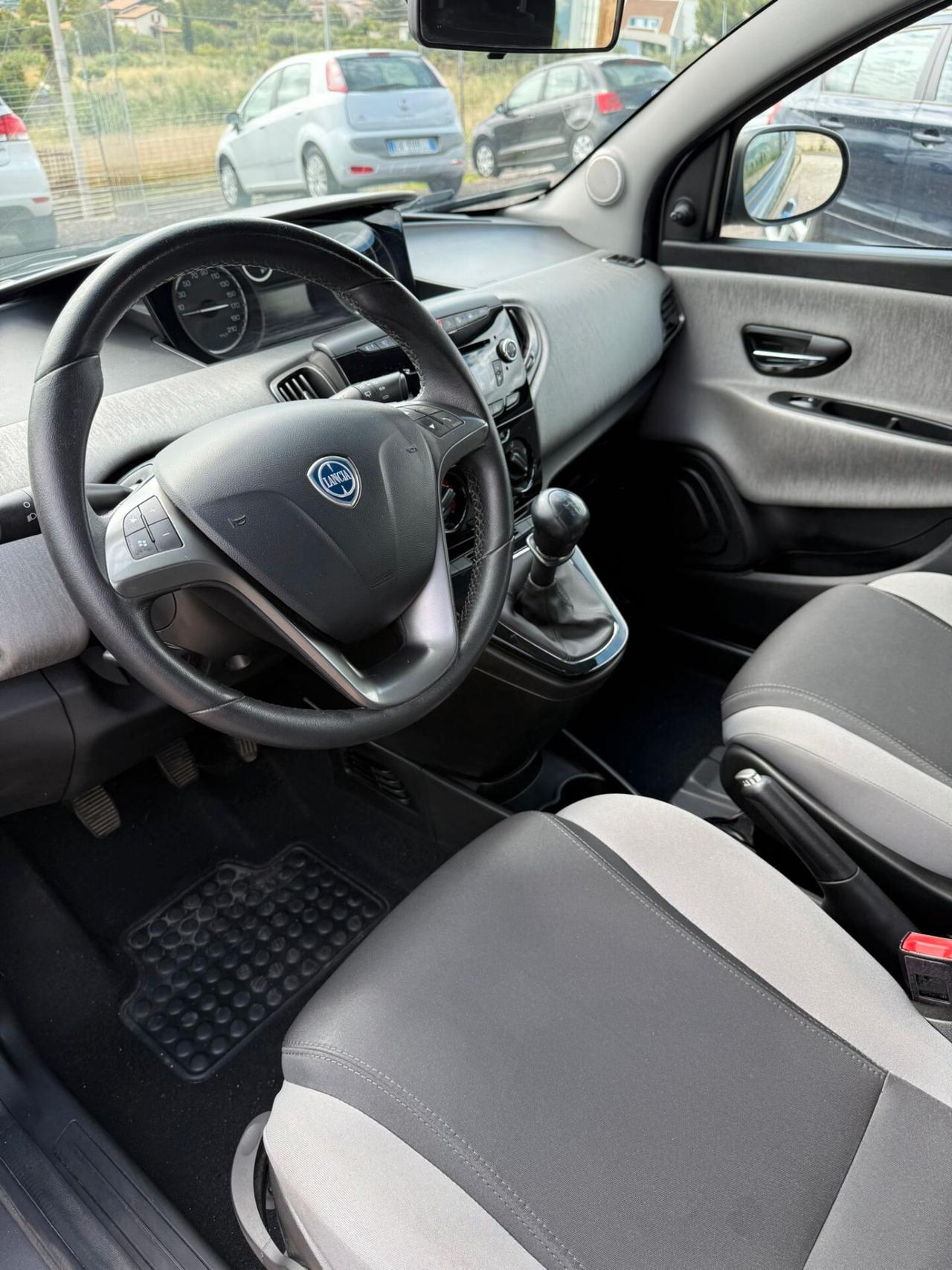 Lancia Ypsilon 1.2 69 CV 5 porte S&S Platinum