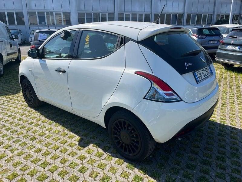 Lancia Ypsilon 1.0 FireFly 5 porte S&S Hybrid Silver