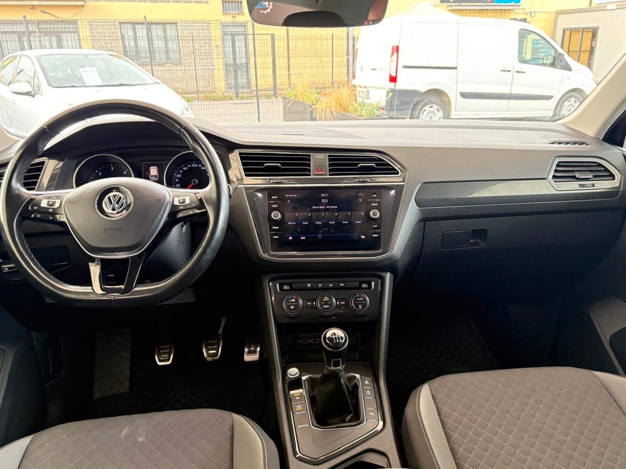 Volkswagen Tiguan - 1.6 TDI - R-LINE