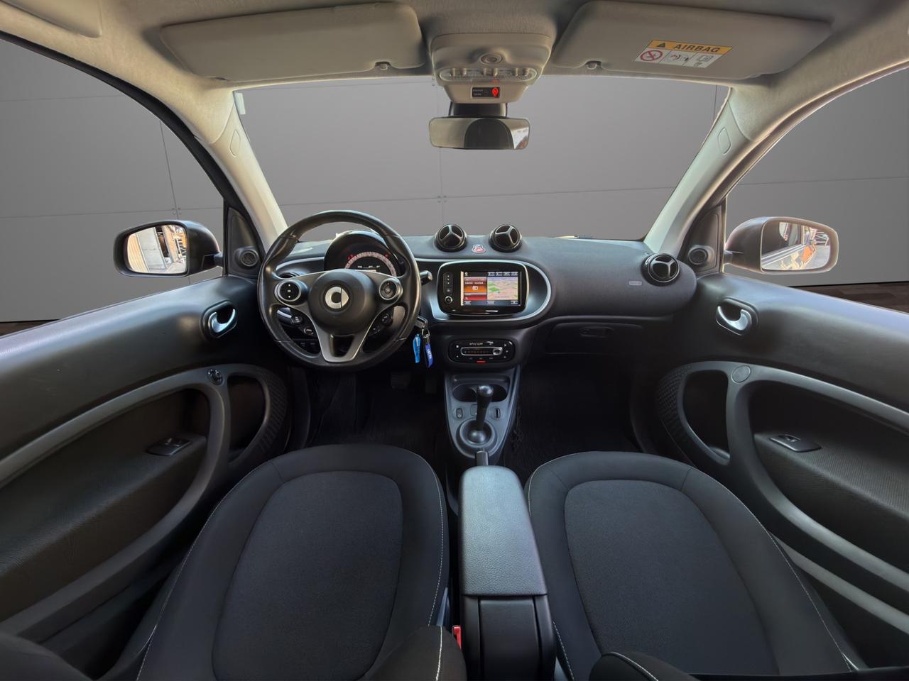 Smart forTwo 0.9 turbo Passion 90cv - Unico proprietario - Cerchi in lega - Luci Led - Tetto panoramico - Schermo Smart - Volante multifunzione - Sedili regolabili in altezza - Bracciolo centrale