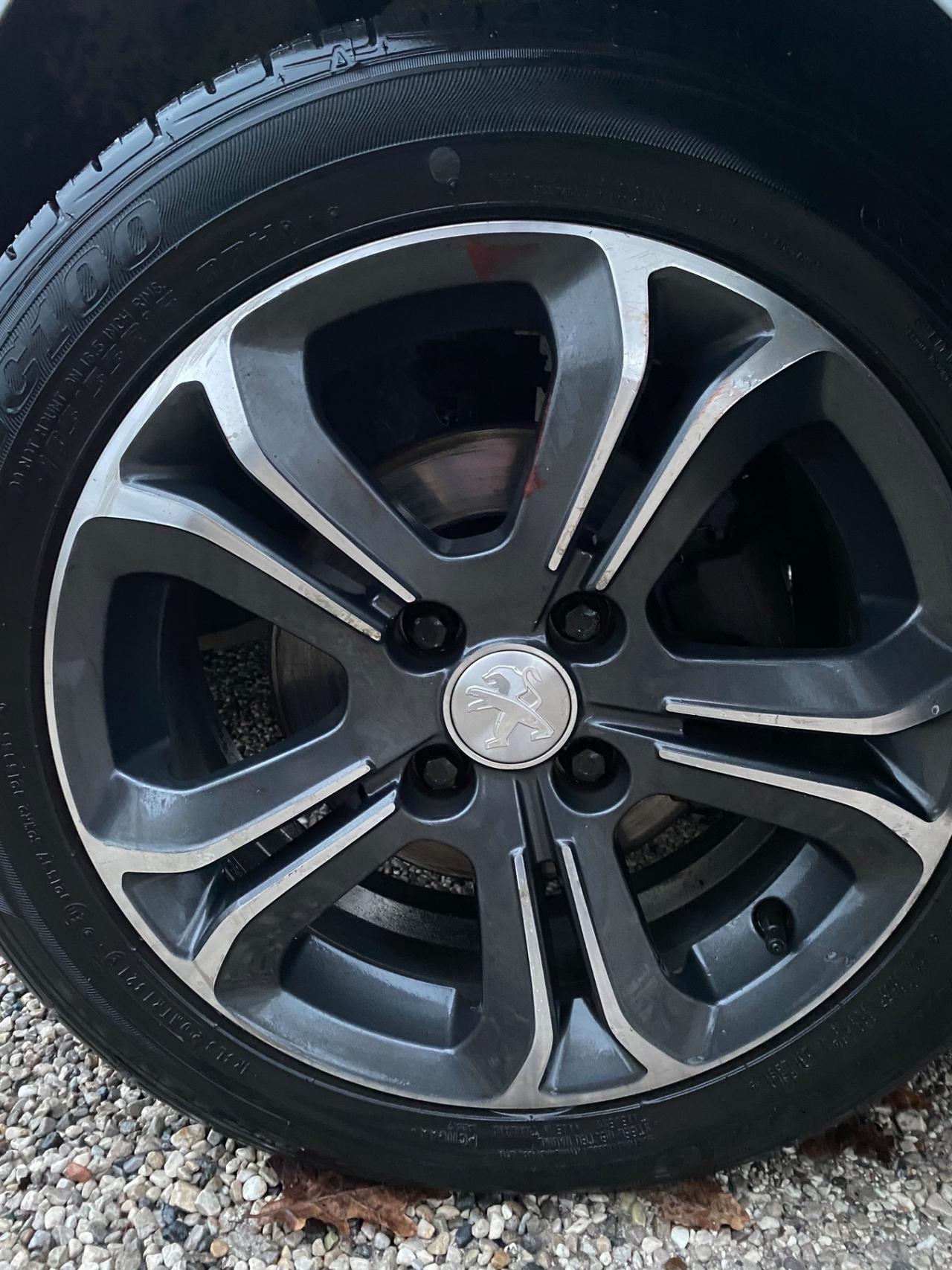 Peugeot 208 PureTech 82 5 porte Allure