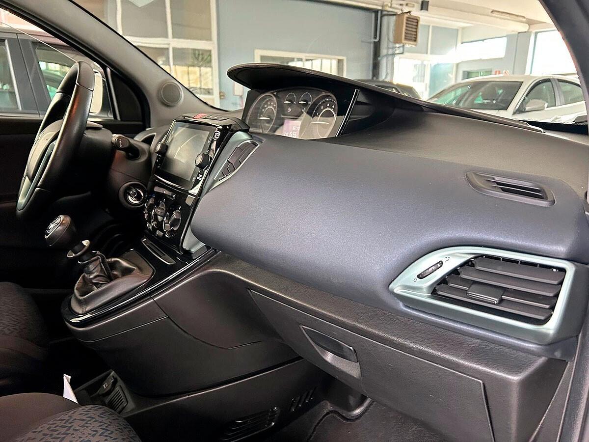 Lancia Ypsilon 1.0 FireFly 5 porte S&S Hybrid Ecochic Gold