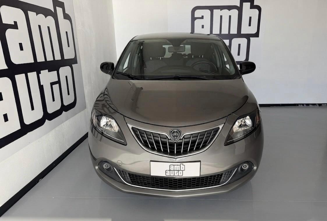 Lancia Ypsilon 5 porte Hybrid Silver
