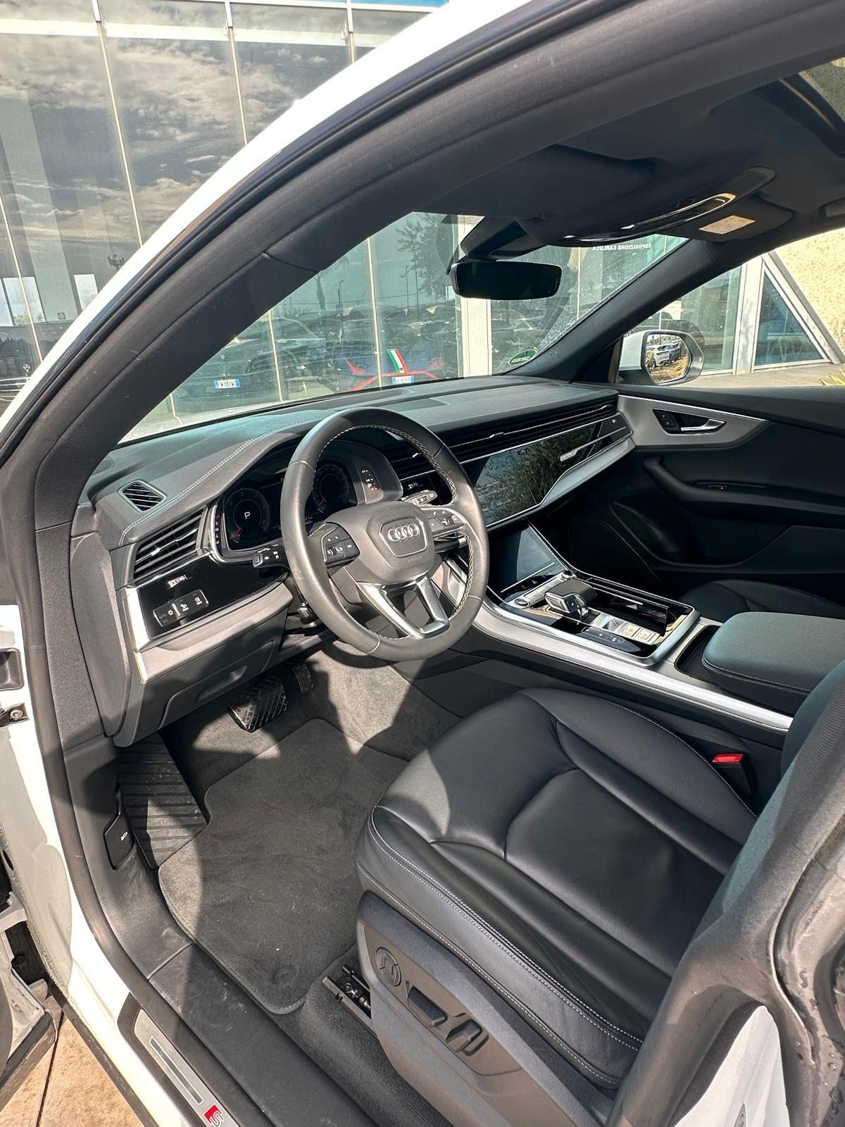 Audi Q8 SUV 45 TDI quattro tiptronic S line edition possibilità noleggio no scoring