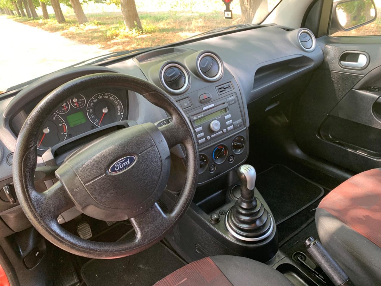 Ford Fiesta 1.2 titanium accessoriata