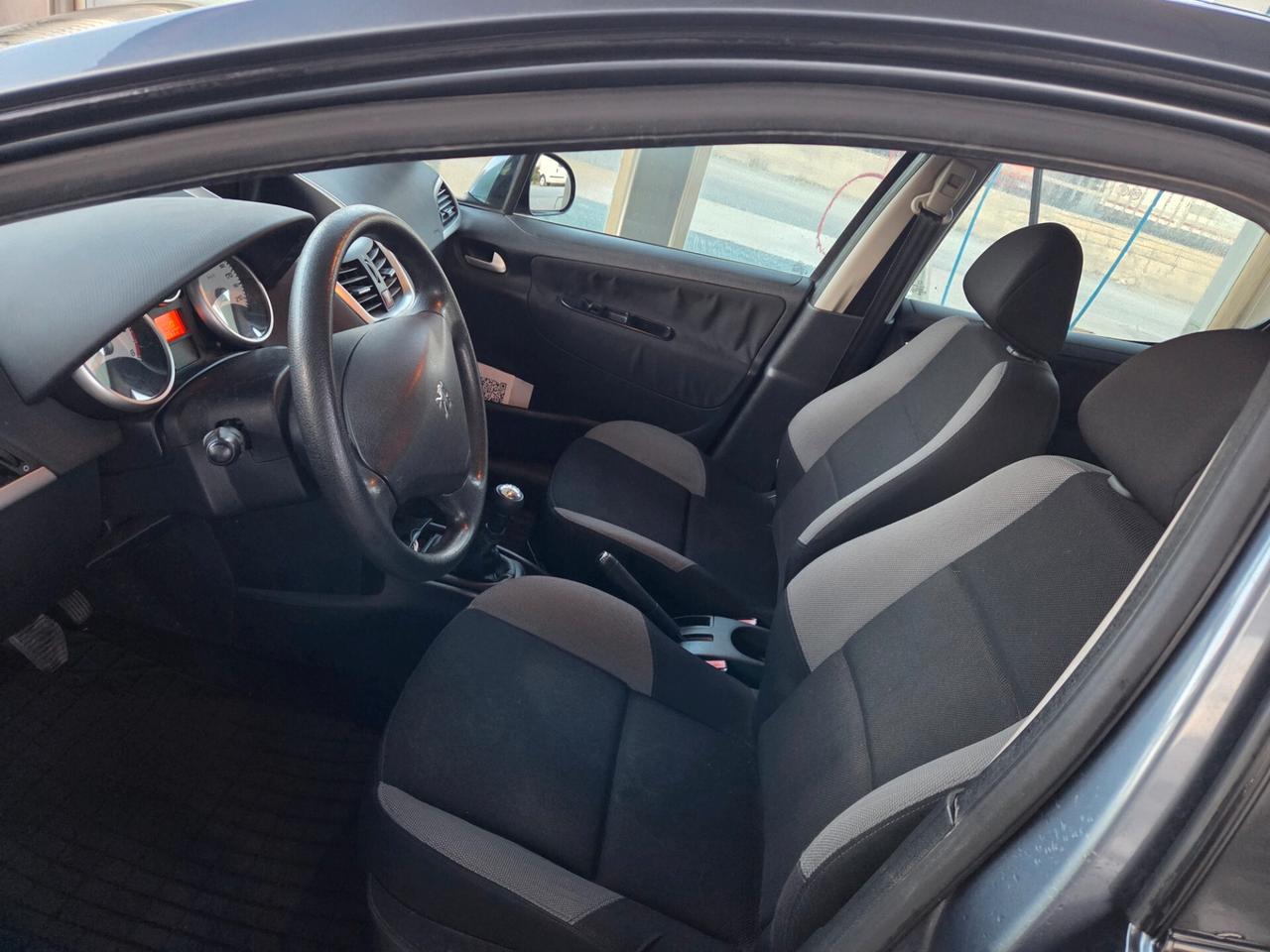 Peugeot 207 1.4 HDi 70CV 5p. ONE Line 2008