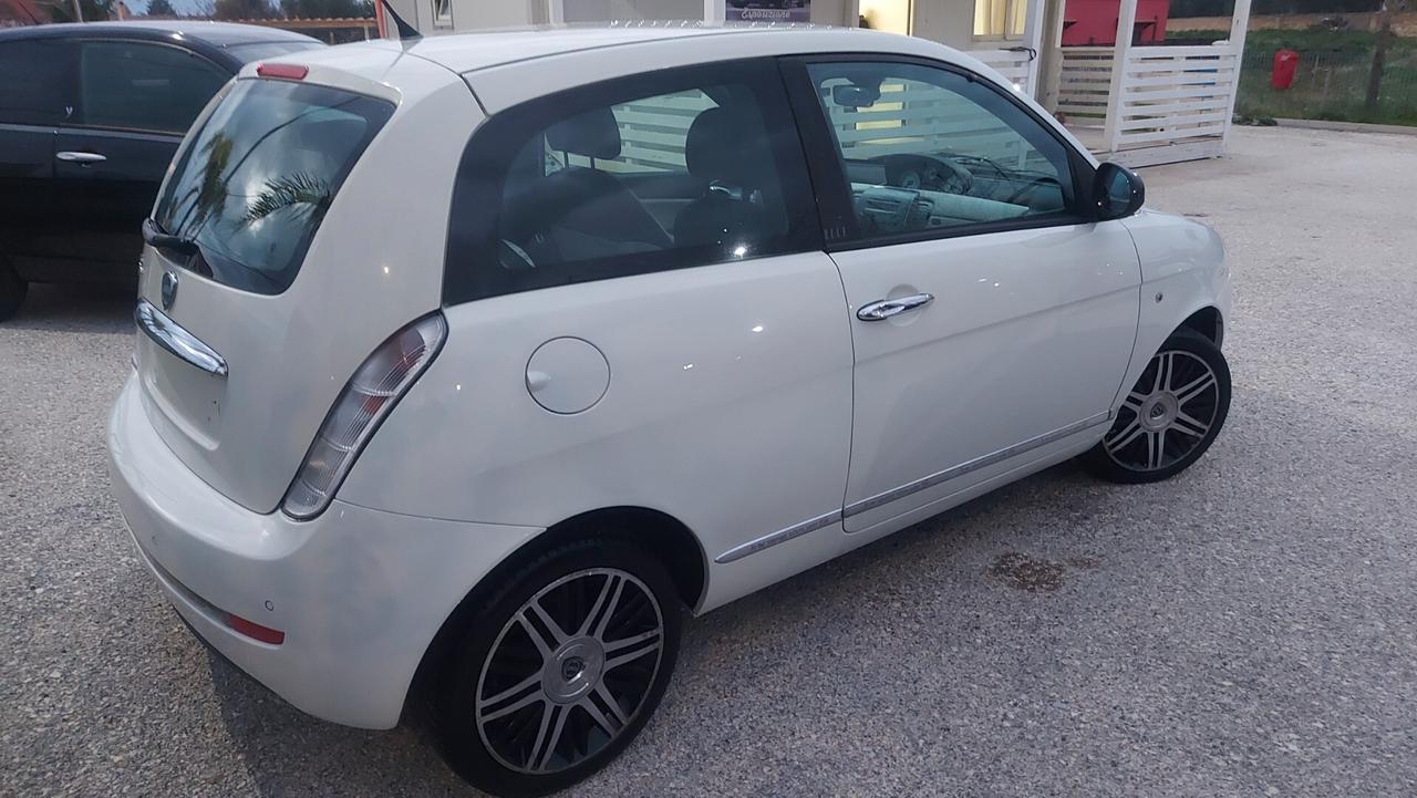 Lancia Ypsilon 1.2 69 CV Elle