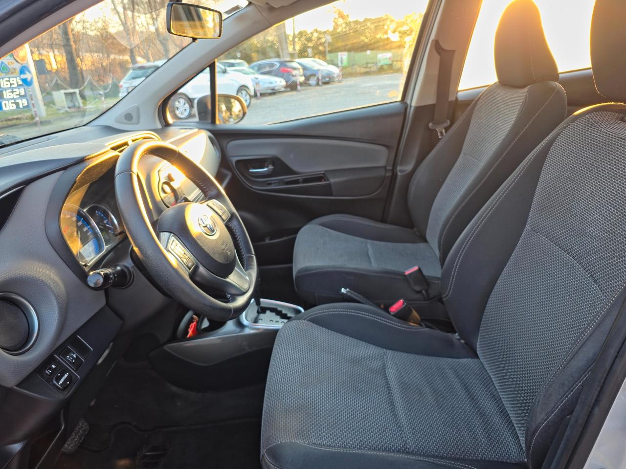 Toyota Yaris 1.5 Hybrid 5 porte Business 2016-E6B Automatico NEO