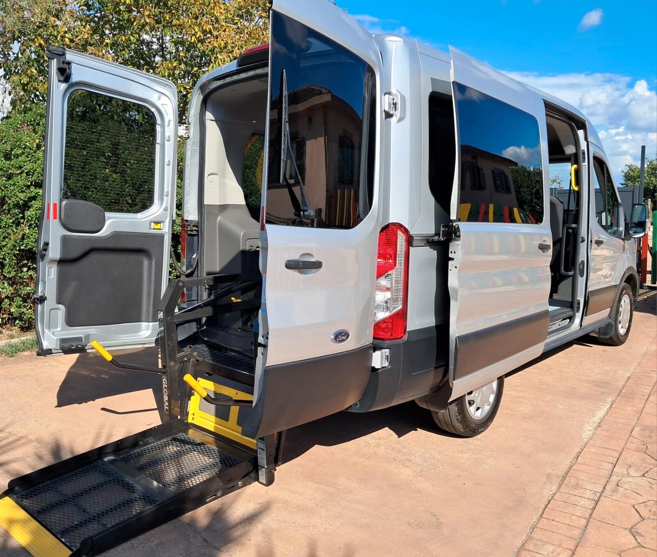 Ford Transit 2.0TDCi 130CV 9 posti TRASPORTO DISABILI