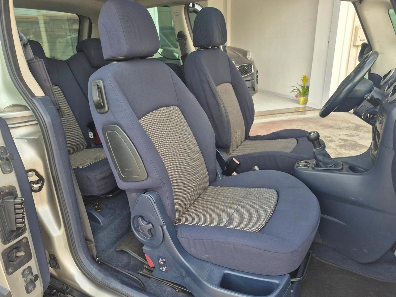 Peugeot 1007 1.4 HDi 70 CV OK NEOP.