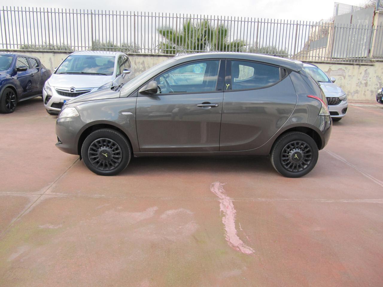 Lancia Ypsilon 0.9 TwinAir 85 CV 5 porte Metano Ecochic Gold