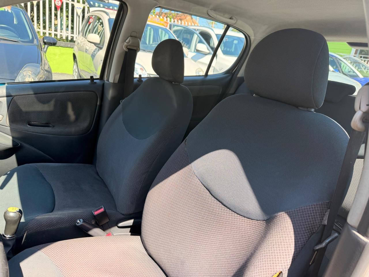 Toyota Yaris 1.3 BENZ/GPL 12/2003