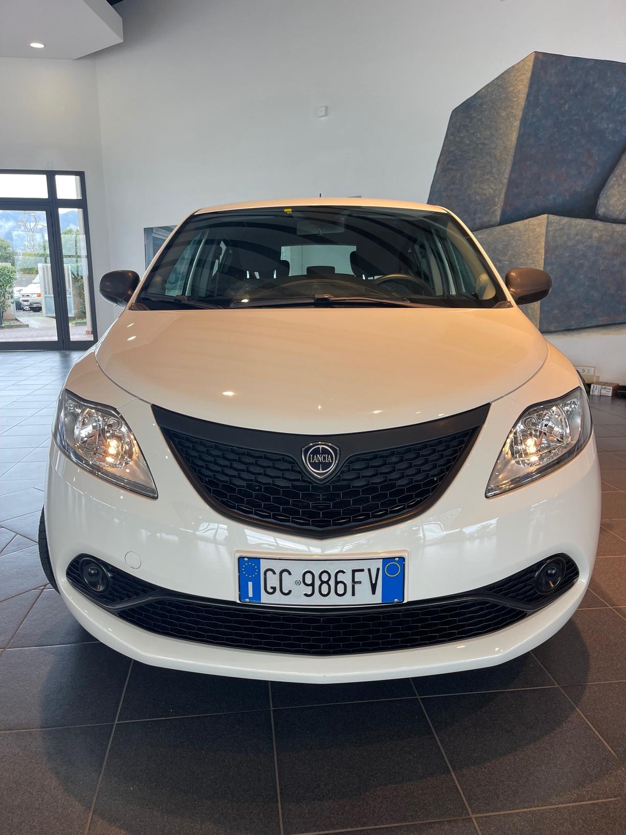 Lancia Ypsilon 1.0 FireFly 5 porte S&S Hybrid Ecochic Silver my21"