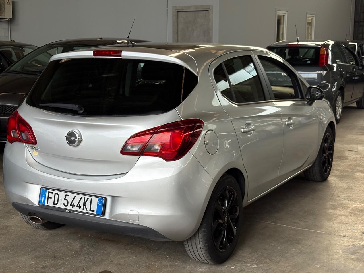 Opel Corsa 1.2 5 porte b-Color