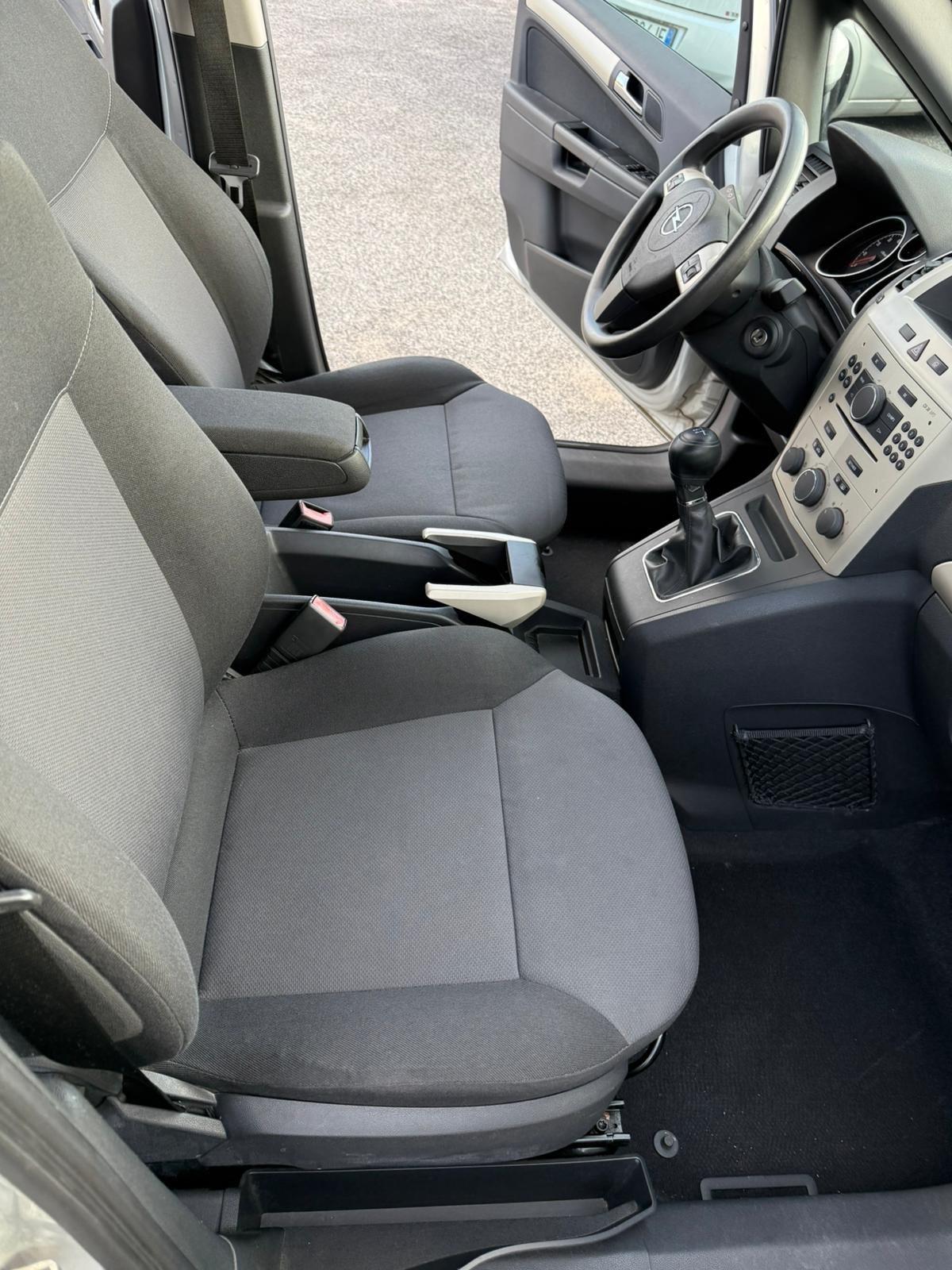 Opel Zafira 1.6 16V VVT Cosmo