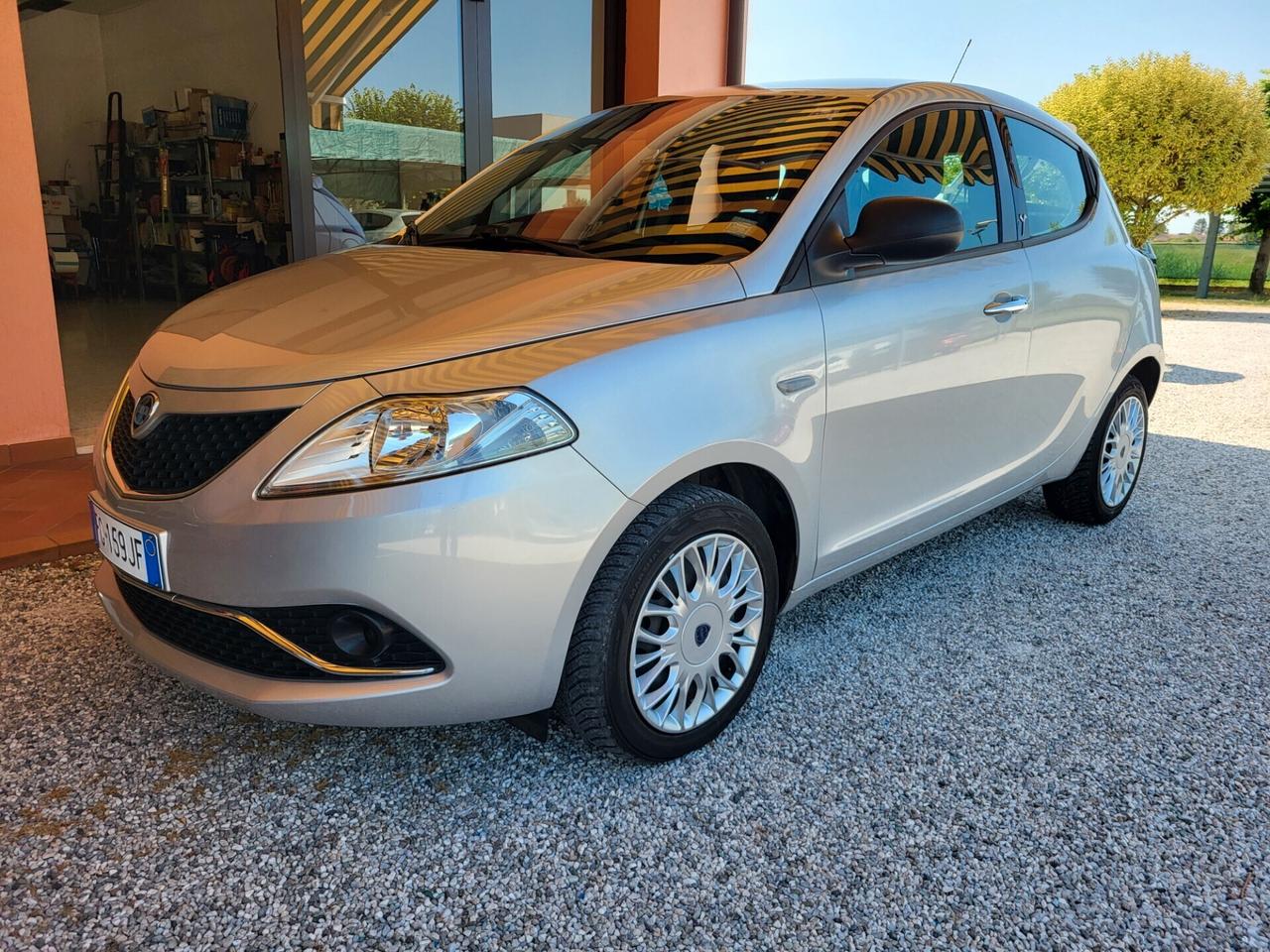 Lancia Ypsilon 1.2 69 CV 5 porte Silver