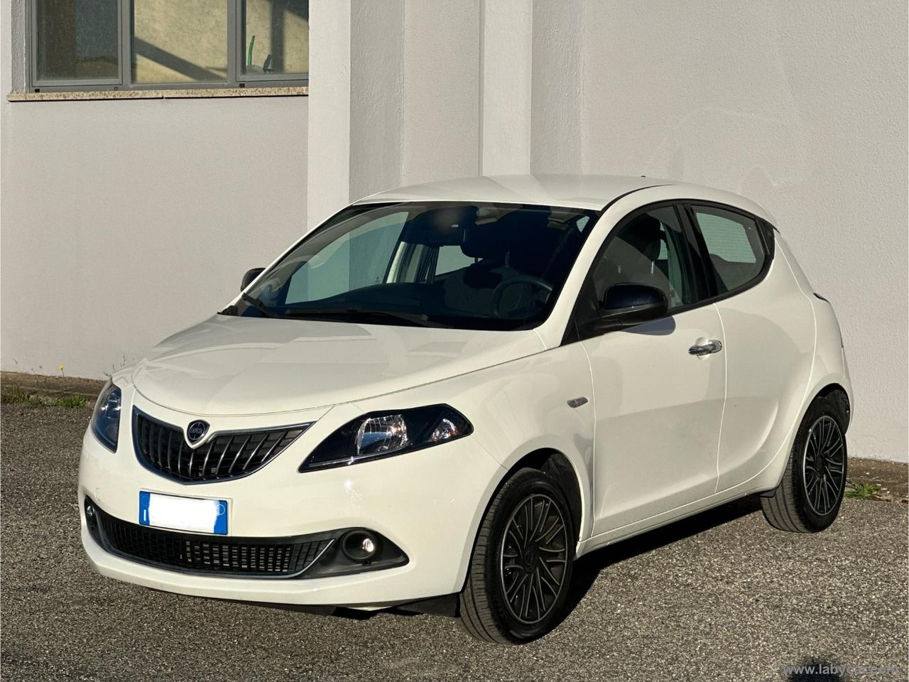 LANCIA Ypsilon 1.0 HYBRID Gold 70CV