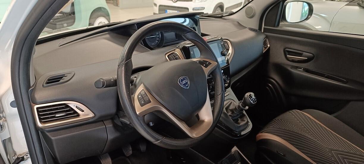 Lancia Ypsilon 1.0 FireFly 5 porte S&S Hybrid Alberta Ferretti