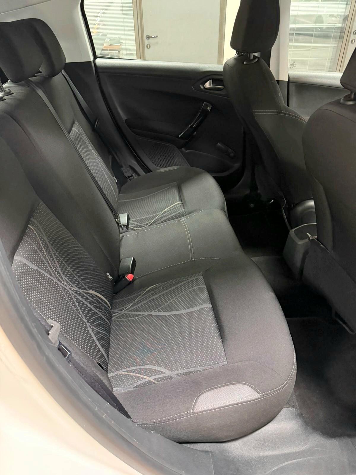 PEUGEOT 208 1.4 HDi 68 CV 5p. ACTIVE