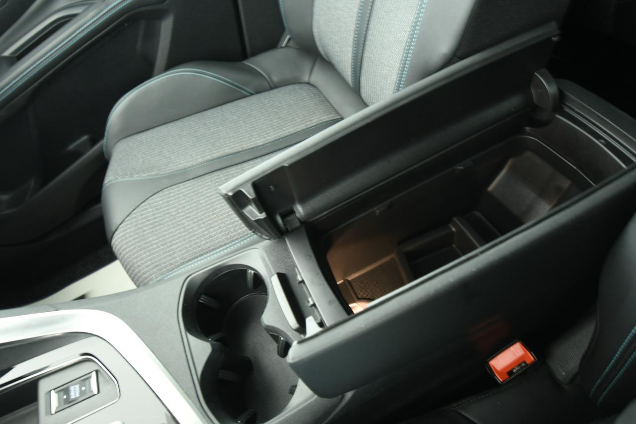 PEUGEOT 5008 1.5 bluehdi Allure s&s 130cv CAMERA+APP CONNECT