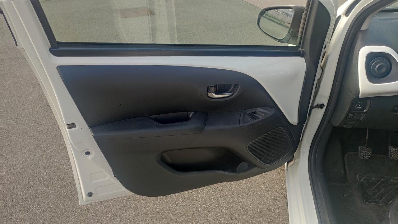 Peugeot 108 1.2 Benzina 5 porte TETO APRIBILE NEOPATENTATI - 2014