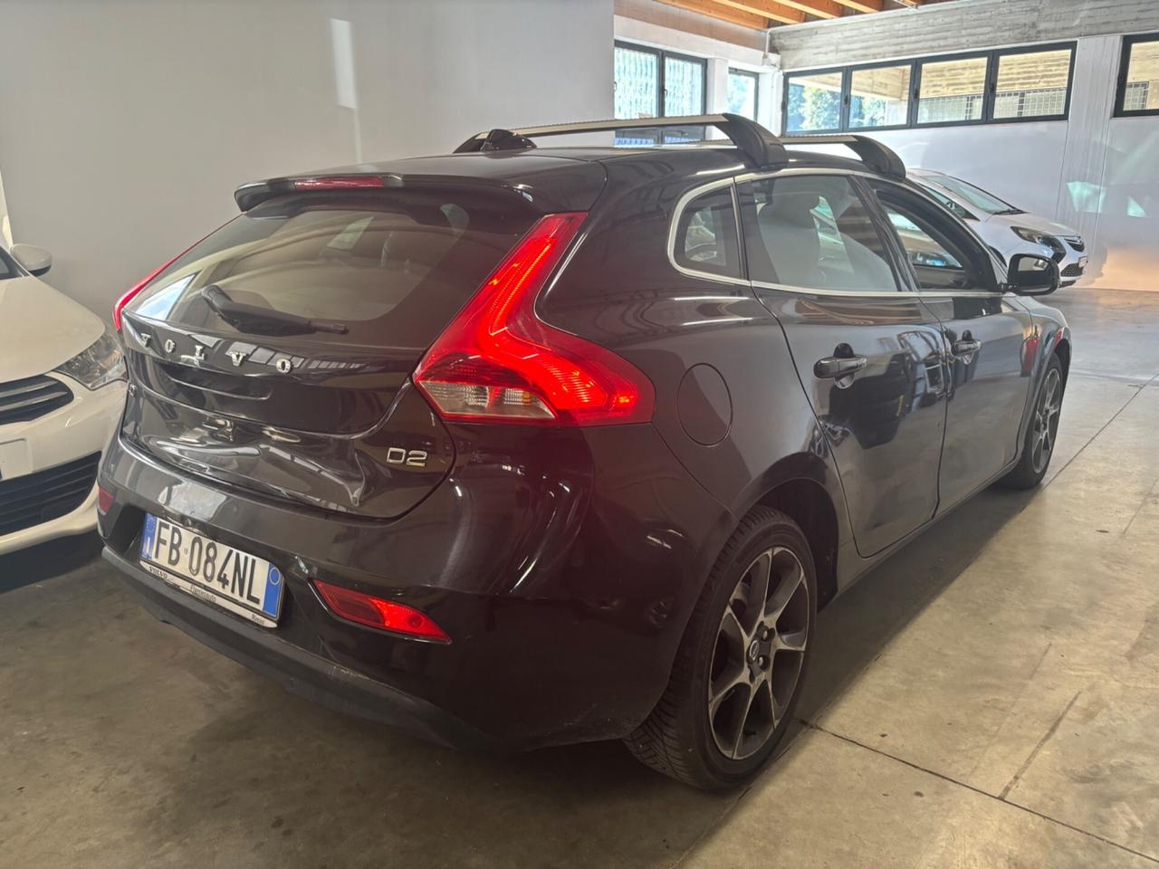 Volvo V40 D2 R-design EXPORT / COMMERCIANTI