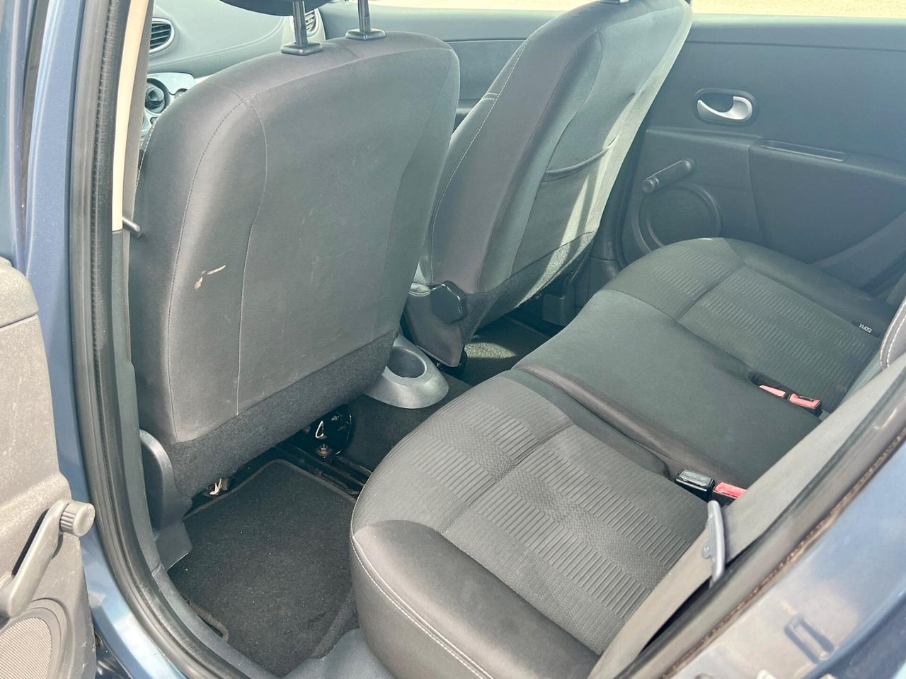 Renault Clio 1.2 16V TCE 100 SporTour 20th