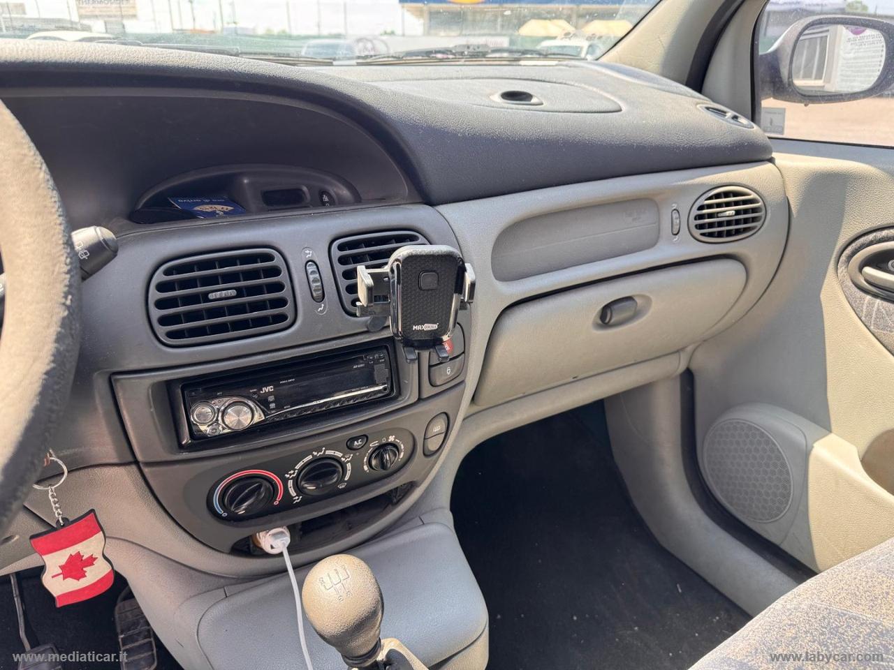 RENAULT Mégane Scénic 1.4 16V RXE